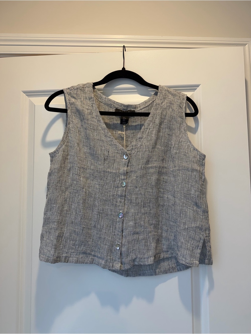 Taharu Gray Button-Front Linen Tank